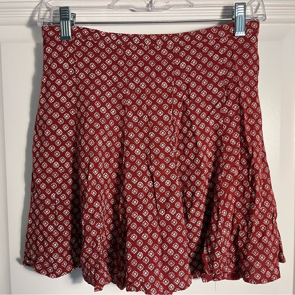 Hollister - Skater Skirt - 15” long - Maroon - Size Small - EUC